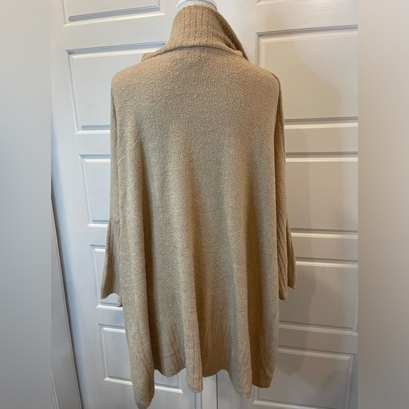 Barefoot Dreams Cozy Chic Lite 1/2 Zip Poncho Beige Size L/XL - Picture 7 of 15